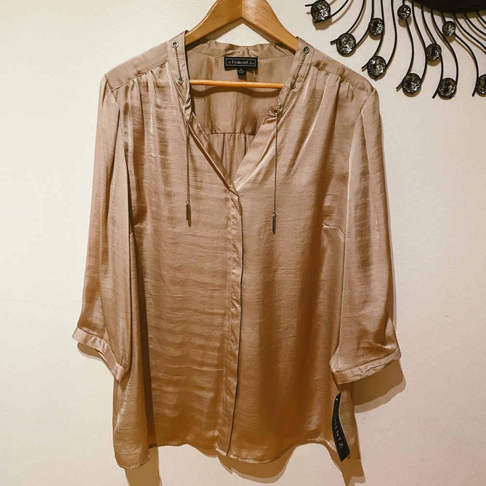 silky blouse with chained neckline.